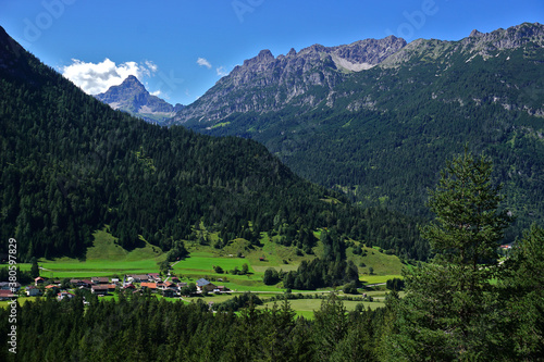 Lechtal, Österreich, Tirol, Blick zum Hochvogel