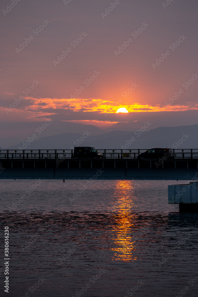 Fototapeta premium 長崎県大村市 大村湾の朝焼け