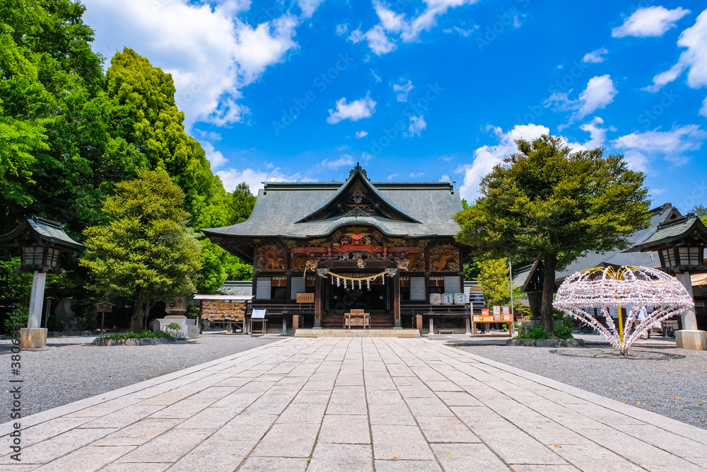 新緑の秩父神社 拝殿