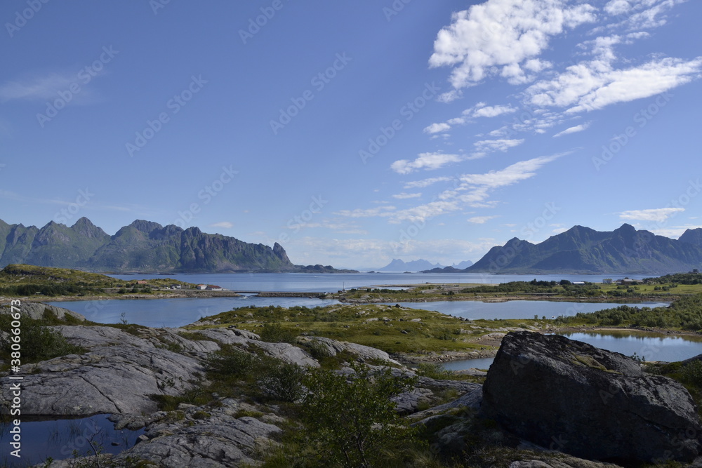 Fototapeta premium lake and mountains
