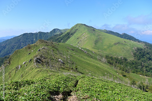 四国で最も美しい山「三嶺（さんれい、みうね）」と西熊山 photo