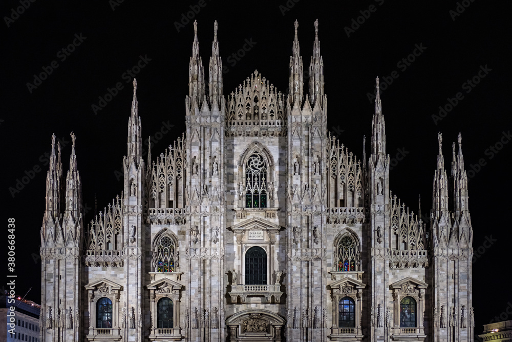 Fototapeta premium Milano, duomo in notturna