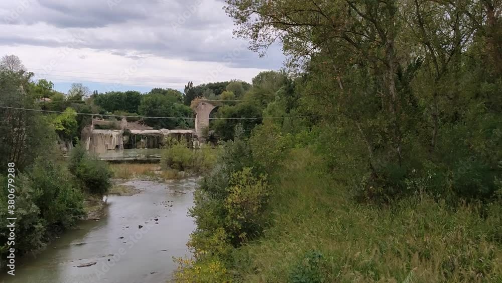 Vista lungo il fiume foglia nelle Marche Vista lungo il fiume foglia nelle Marche