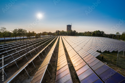 Fotografie huge solar thermal power plant for district heating
