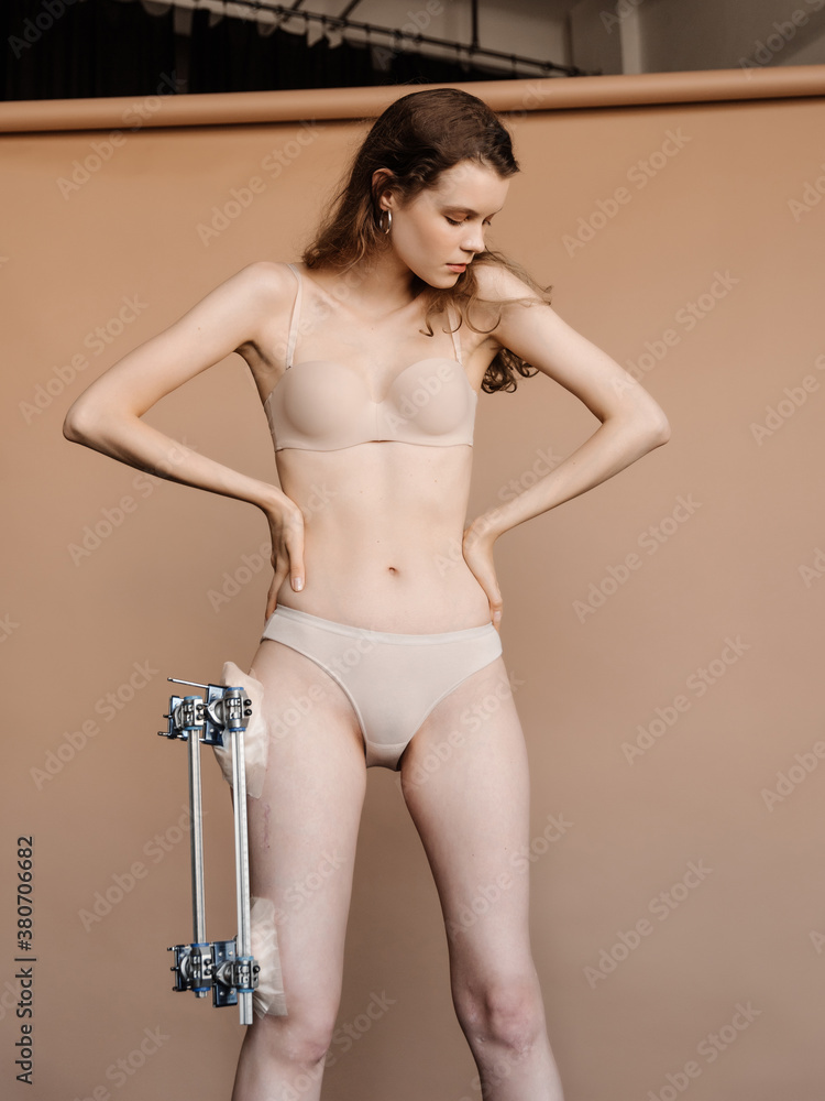 Foto Stock Skinny model with fractured leg in underwear | Adobe Stock