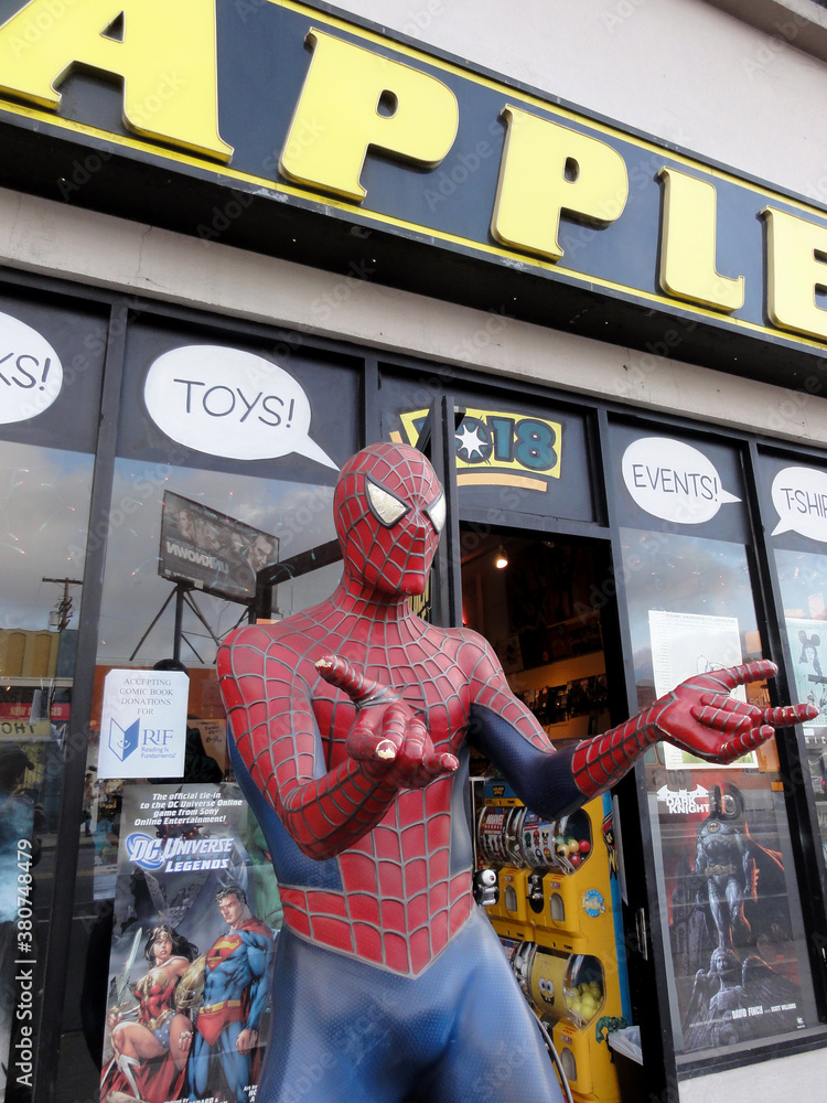 Naklejka premium Spider-Man Figure on Display Outside Golden Apple Comicbook Store