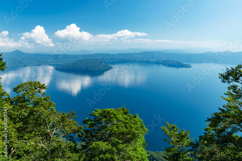 【青森県十和田湖】御鼻部山から眺める十和田湖全景 