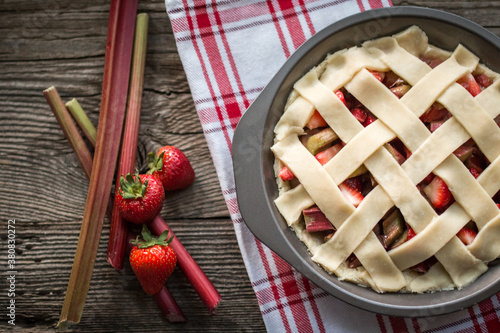 strawberry and rhubarb lattice pie