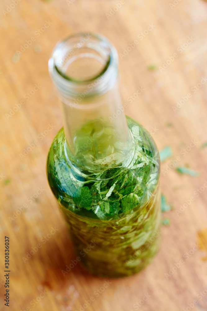 Making Lemon Balm Tincture Making Lemon Balm Tincture