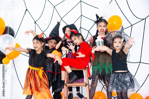 Slika na platnu Group of asian children in halloween costume with make up in halloween party at home