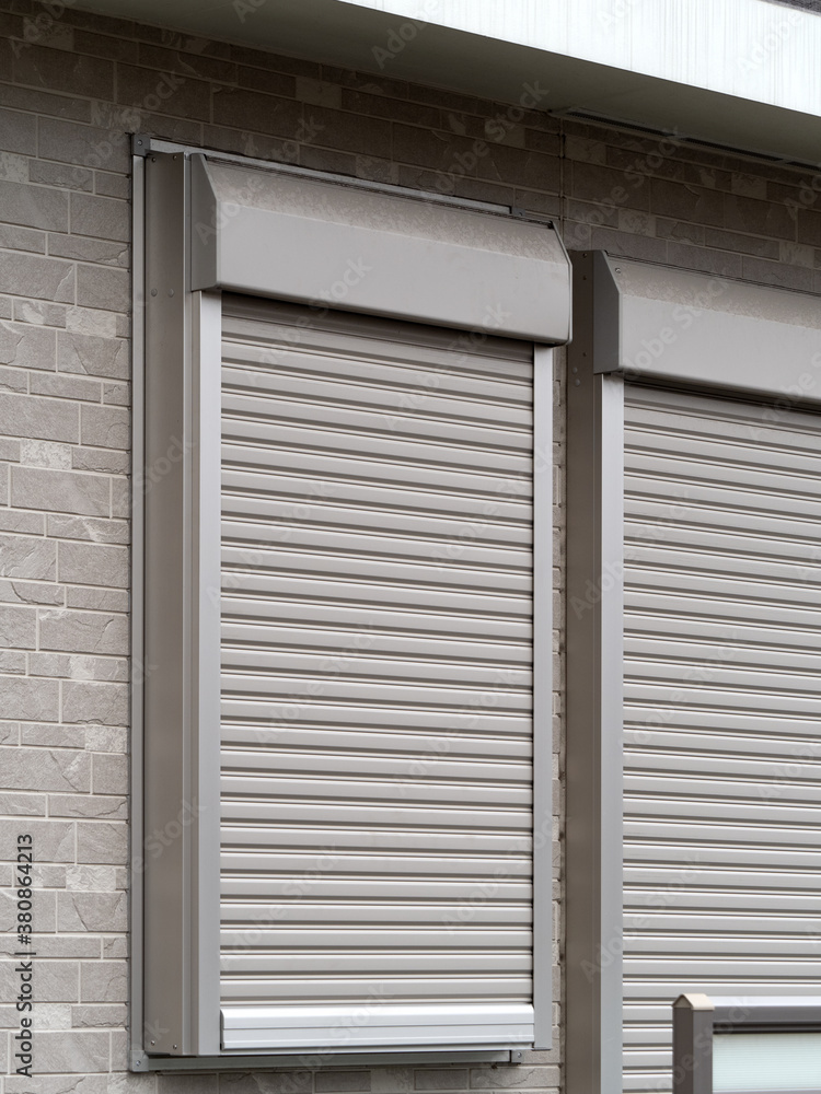 Fototapeta premium 住宅の窓の防火シャッター