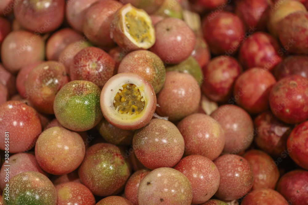 Lots of passion fruit at bazaar. agriculture farm full of organic vegetables. Pile of passion fruit in the store. (selective focus) Lots of passion fruit at bazaar. agriculture farm full of organic vegetables. Pile of passion fruit in the store. (selective focus)