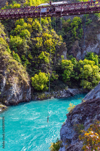 Fototapete Bungee jumping into the abyss