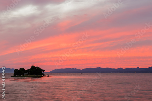                                                              Sunset and Lake Shinji Yomegashima Shimane-ken Matsue city