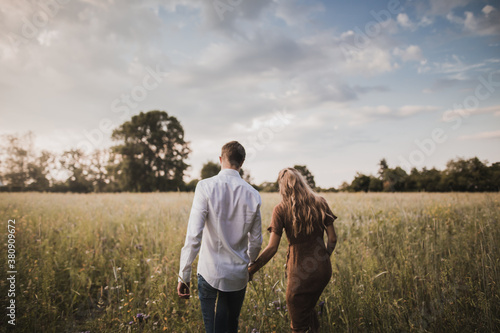 Fototapeta Naklejka Na Ścianę i Meble -  Loving couple
