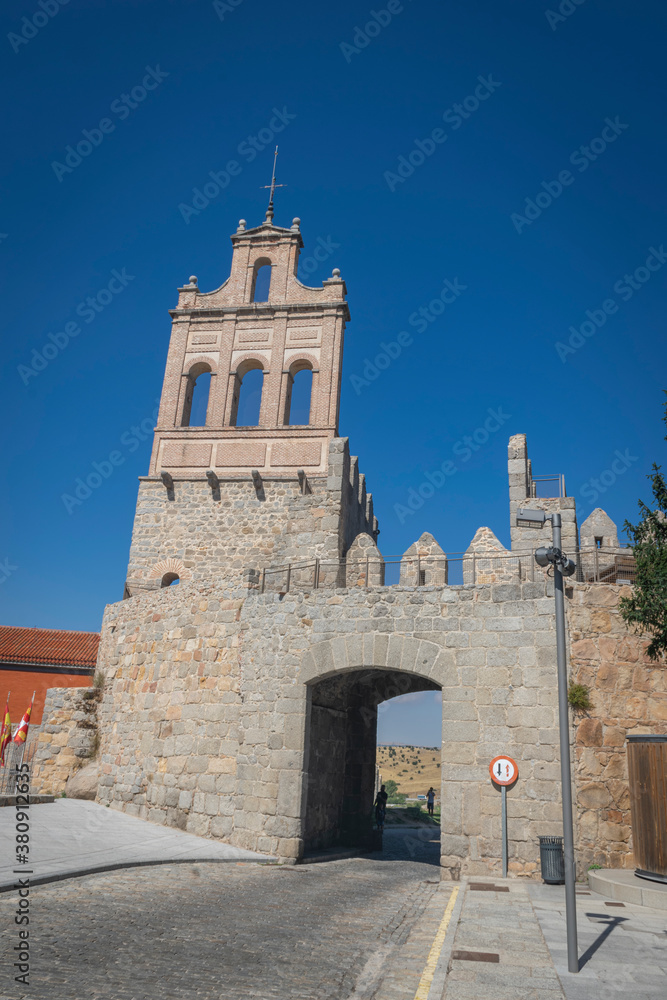 Puerta del Carmen y Espadaña. Murallas de Ávila (Ávila, España)