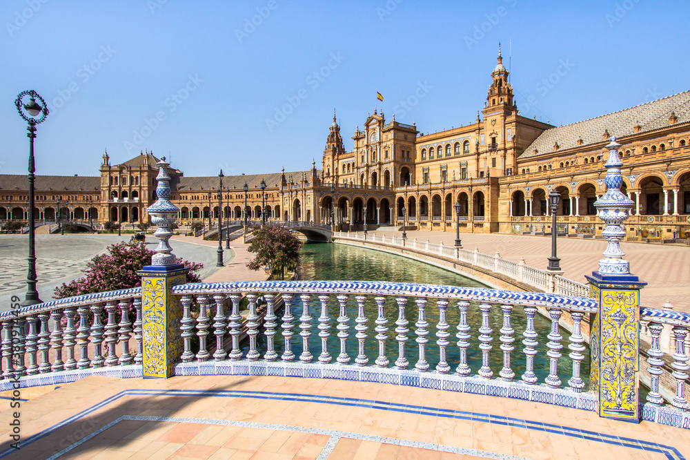 Obraz premium Bridges of Plaza de España, Seville, Spain