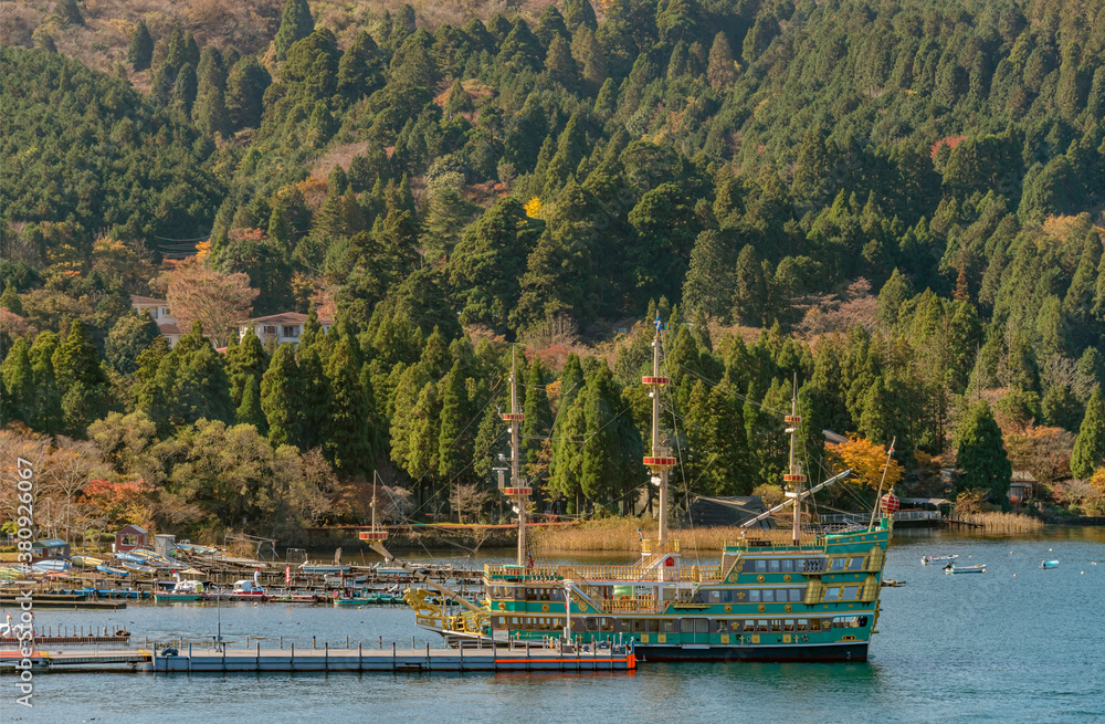 Lake Ashi (Ashinoko) Ausflug- Piratenschiff Victory im Hafen von Moto-Hakone, Japan