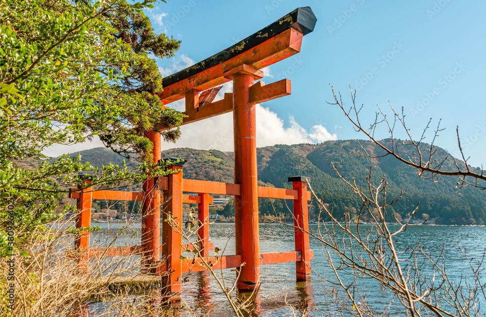 Hakone Schrein Tori am Lake Ashinoko, Hakone, Japan Hakone Schrein Tori am Lake Ashinoko, Hakone, Japan