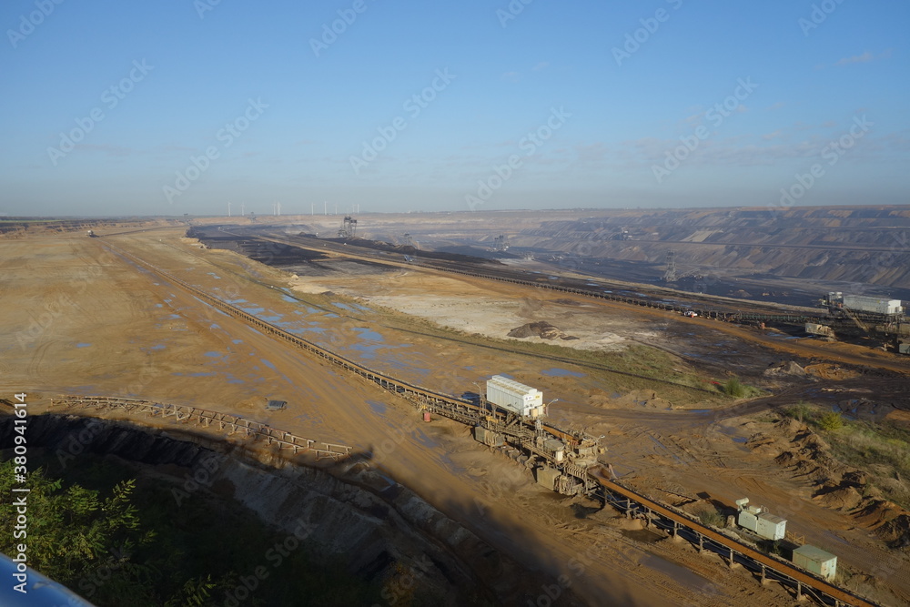 Braunkohle Tagebau Garzweiler. Fossile Energieträger in Deutschland.