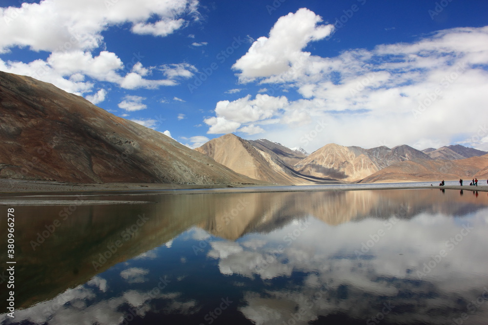Pangong Tso, Pangong Lake, endorheic lake spanning eastern Ladakh and West Tibet, wetland with birds, mountain, blue sky and cloud around Pangong Tso, Pangong Lake, endorheic lake spanning eastern Ladakh and West Tibet, wetland with birds, mountain, blue sky and cloud around