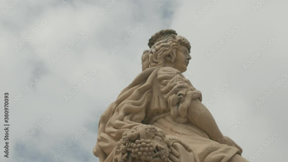 Panning of Statue in Toulouse Showing great texture and detail Panning of Statue in Toulouse Showing great texture and detail