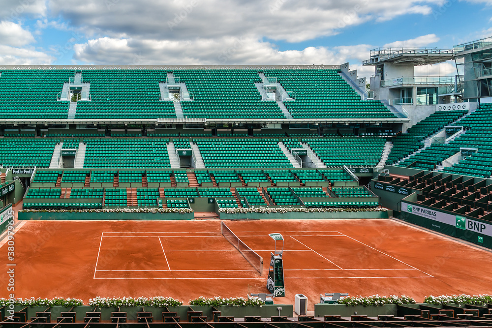 Foto Stock Stade Roland Garros ("Roland Garros Stadium") - tennis venue  complex. It hosts French Open, also known as Roland Garros. Philippe  Chatrier court. PARIS, FRANCE. September 20, 2015. | Adobe Stock