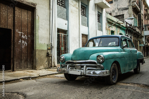 classic 1950s car on urban street in Old Havana © Robert Simpson