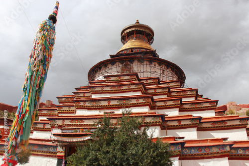 Gyantse Temple in Tibet photo