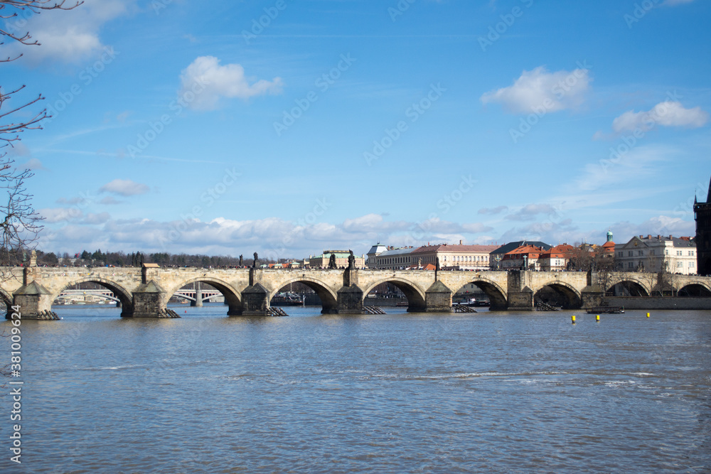 Karlsbrücke an der Moldau in Prag