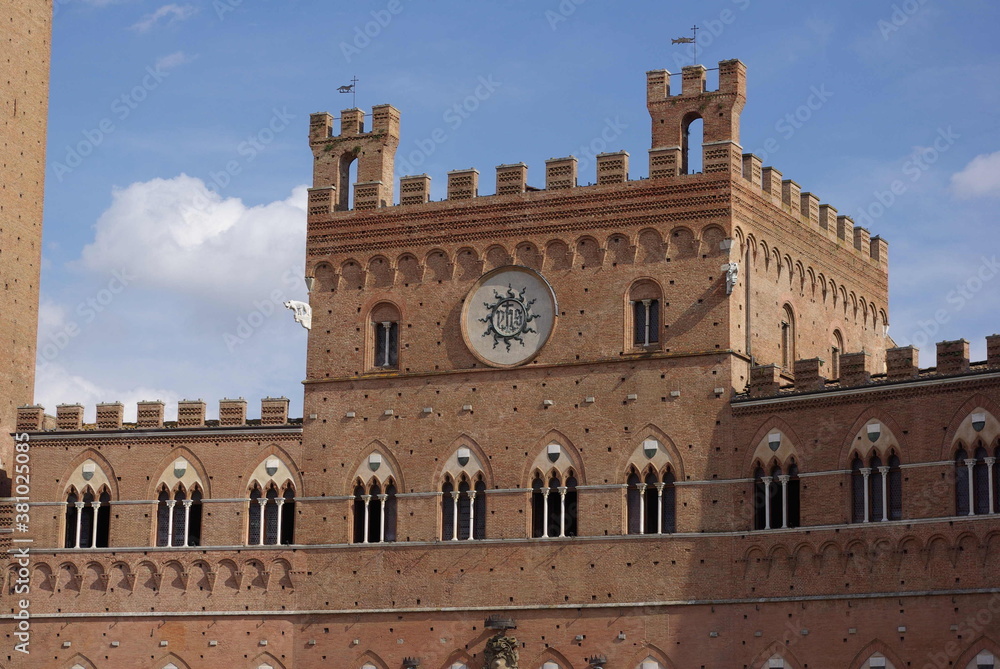 Fototapeta premium City tour in Siena, italy.