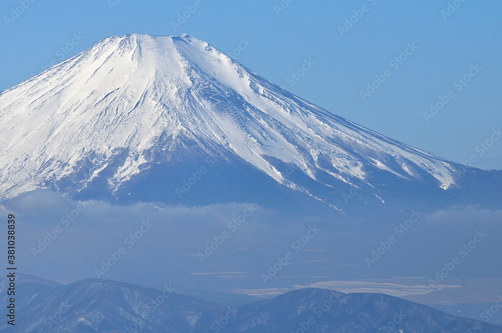 冬の丹沢山地 塔ノ岳より望む富士山