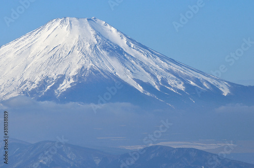 冬の丹沢山地 塔ノ岳より望む富士山 © Green Cap 55