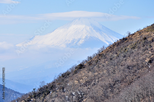 冬の丹沢山地 塔ノ岳より富士山