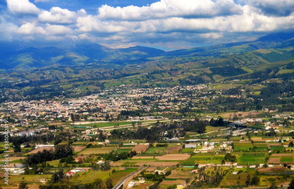 Obraz premium Ecuador - Suburb Flying into Quito