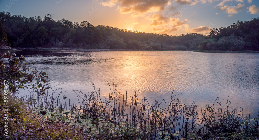 Fototapeta premium Beautiful Lakeside Sunset Panorama