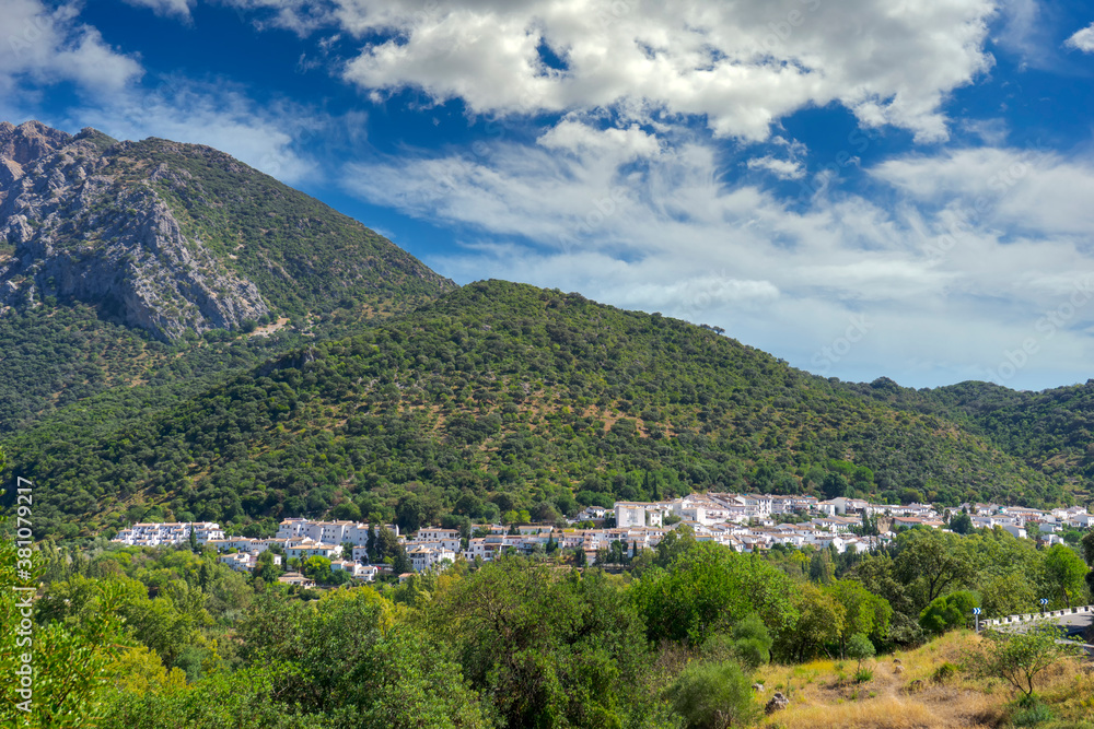 Obraz premium municipio blanco de Benamahoma en la provincia de Cádiz, Andalucía