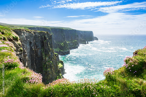 Foto Cliffs of Moher in Irland Meer Ozean Küste Atlantik Klippen Felsen Landschaft Na