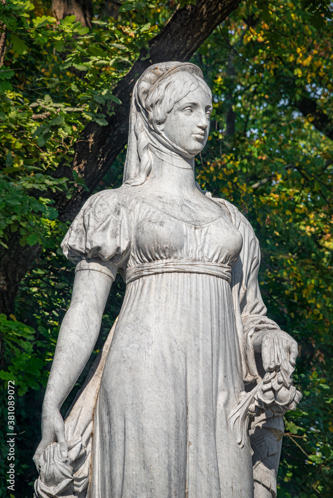 Fototapeta premium Monument of Queen Luisen in the Scholl Park Siblings (Geschwister Scholl Park) in Autumn colors in historical downtown in Magdeburg, Germany..