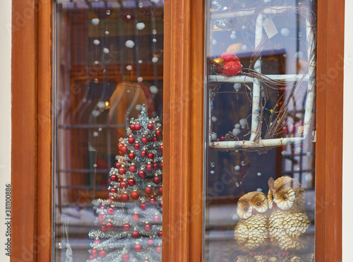 Фотография At the shop window at the streets of Szentendre, Hungary