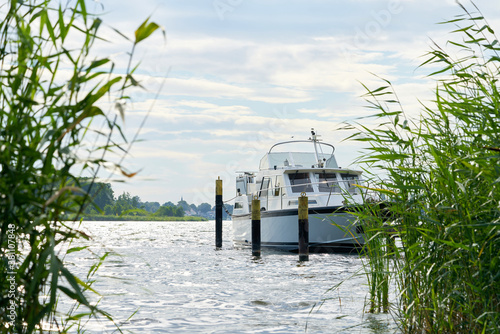 Yacht an einer Anlegestelle am Fluss Havel bei Töplitz photo