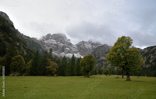 Herbst im Karwendel am Torstein und der östlichen Karwendelspitze photo