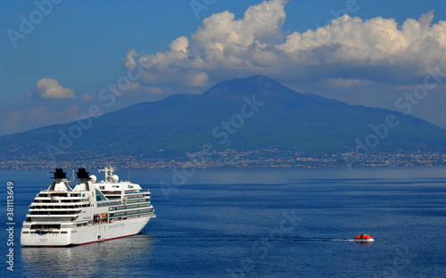 Sorrento Naples bay © Peter