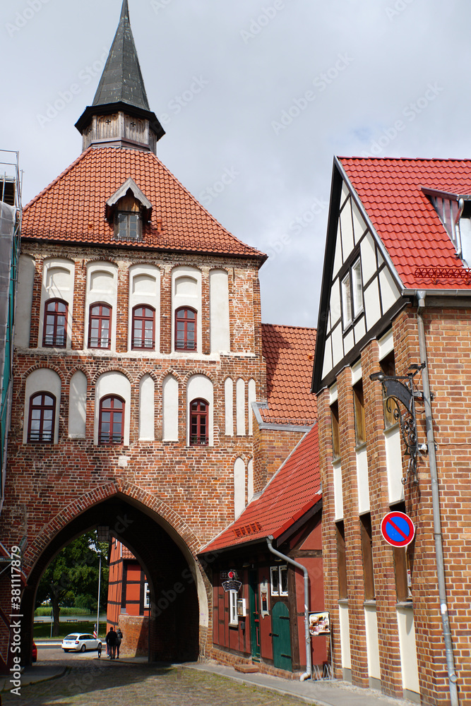 Kütertor - historisches Stadttor im Stil der Backsteingotik