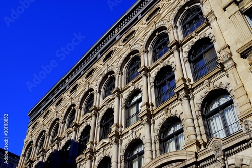 façade bâtiment Montréal  © Unregardphotographie