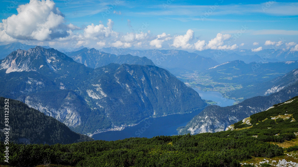 Obraz premium Salzkammergut is an Austrian region of lakes and Alpine ranges near Salzburg.