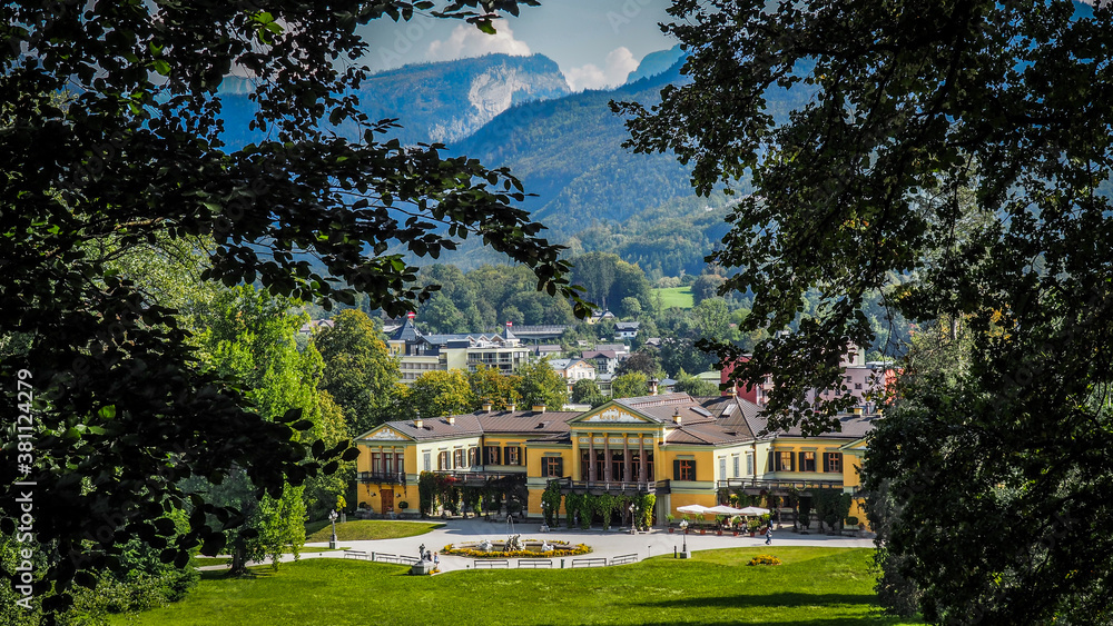 Obraz premium Salzkammergut is an Austrian region of lakes and Alpine ranges near Salzburg.
