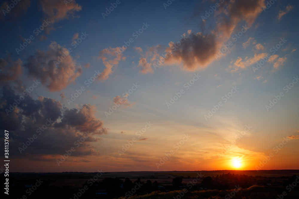 Fototapeta premium The morning sun and the orange sky