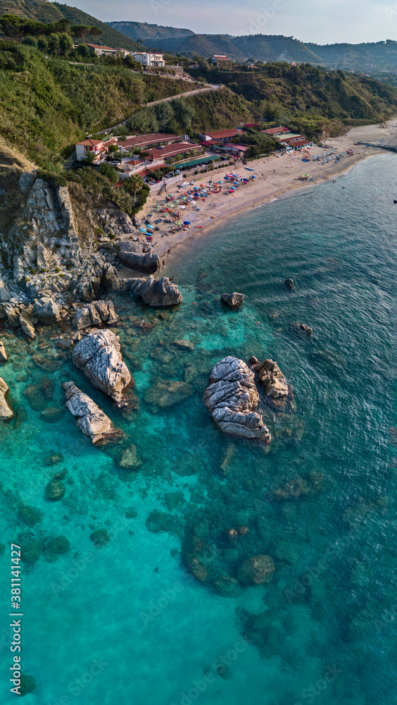 Φωτογραφία Aerial view of the Calabrian coast, cliffs overlooking the crystal clear sea and luxury villas