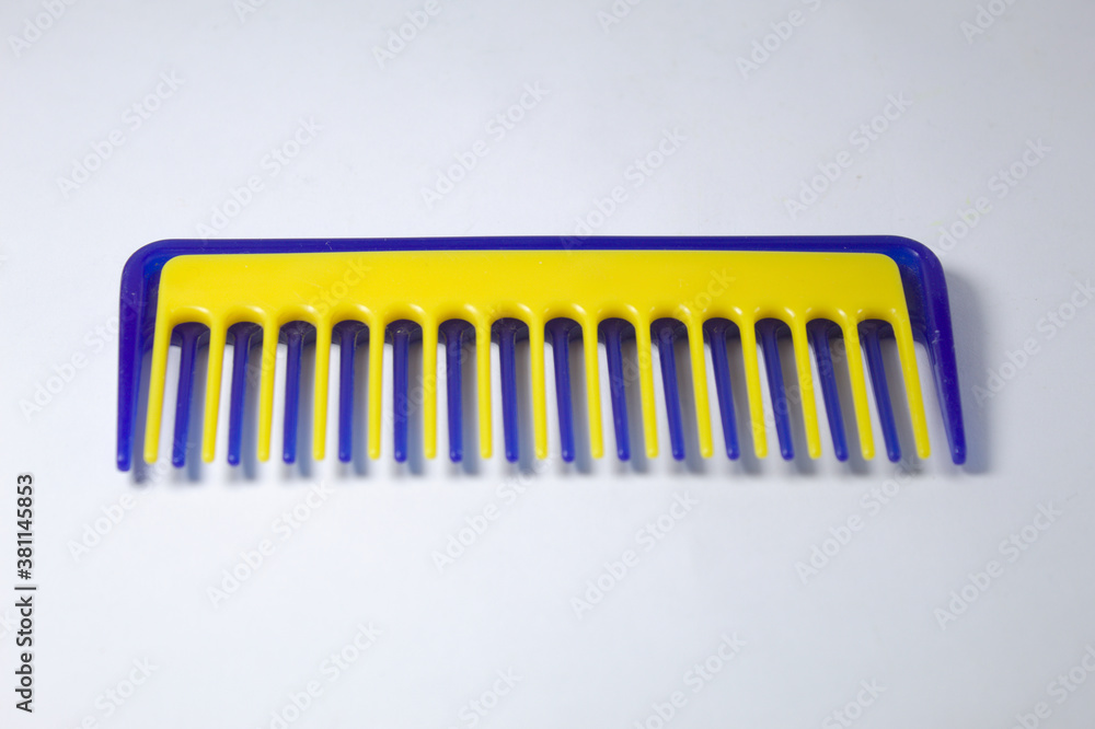 Comb for use in craft work with wool and thread Comb for use in craft work with wool and thread
